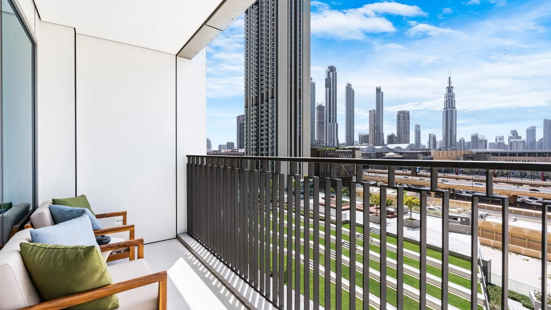 Premium 2Br Home In Dtv With Burj Khalifa View Dubai Apartment